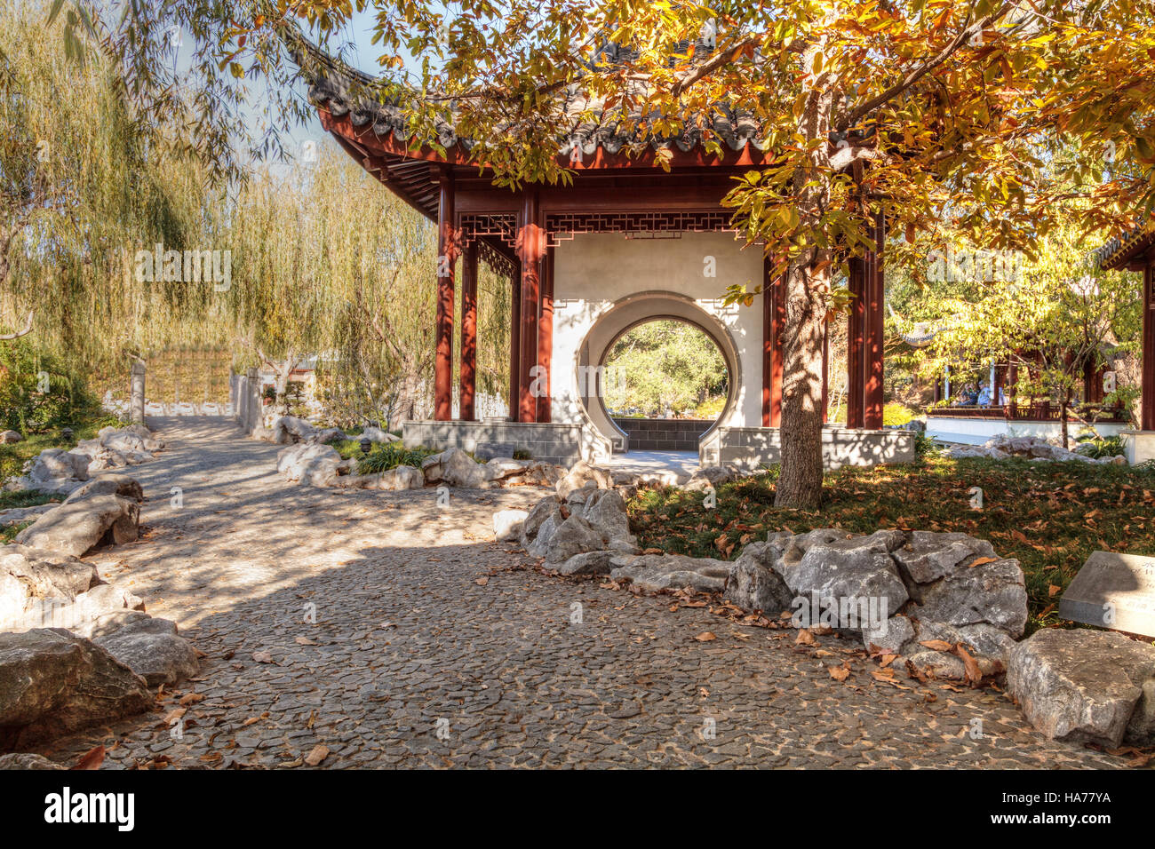 Los Angeles, CA, USA – November 25, 2016: Long hallway path in the Chinese garden at the Huntington Botanical Gardens in Los Ang Stock Photo