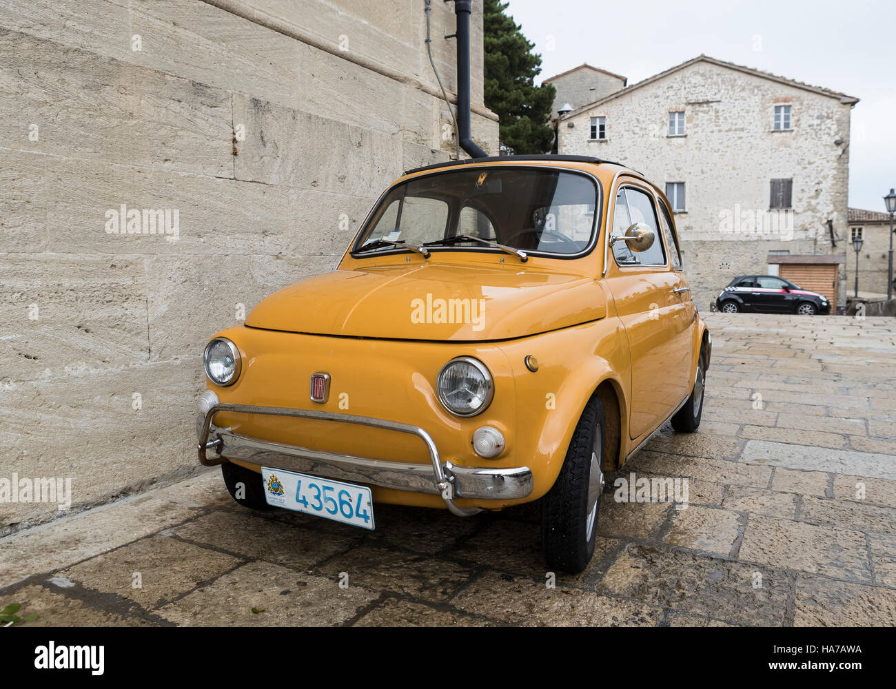 Old and new. The Fiat Cinquecento is ideal for the narrow streets of San  Marino, Italy. In the background is a new model of the iconic vehicle Stock  Photo - Alamy
