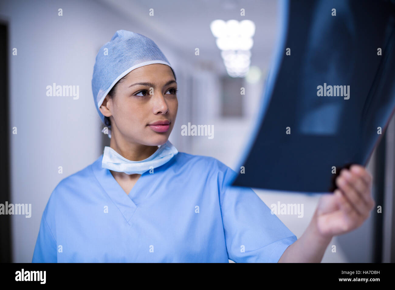 Female surgeon examining x-ray Stock Photo - Alamy