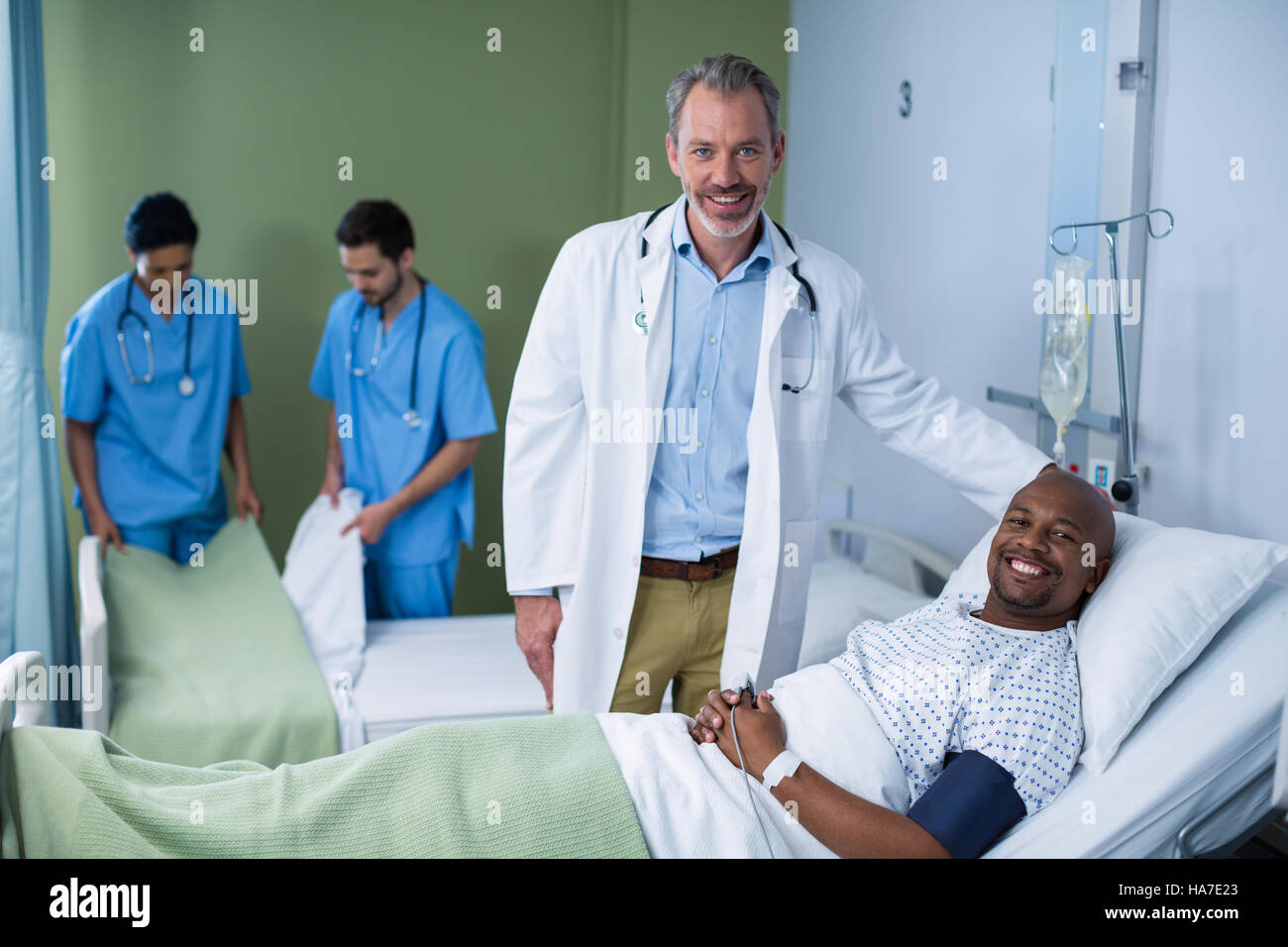 Doctor ward patient hi-res stock photography and images - Alamy