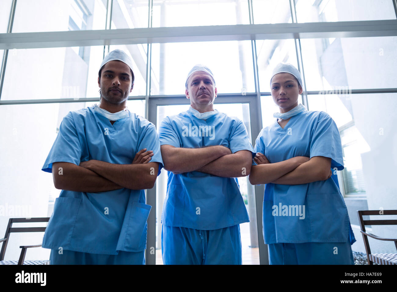 Surgeons with arms crossed standing in hospital corridor Stock Photo ...