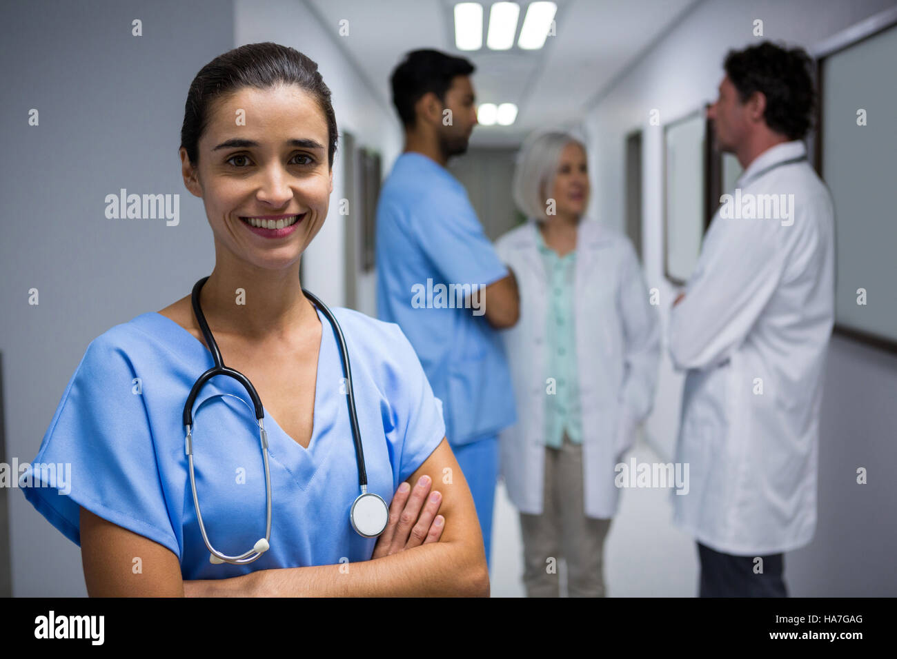 Surgeon File Portrait of surgeon holding file in corridor Stock Photo - Alamy