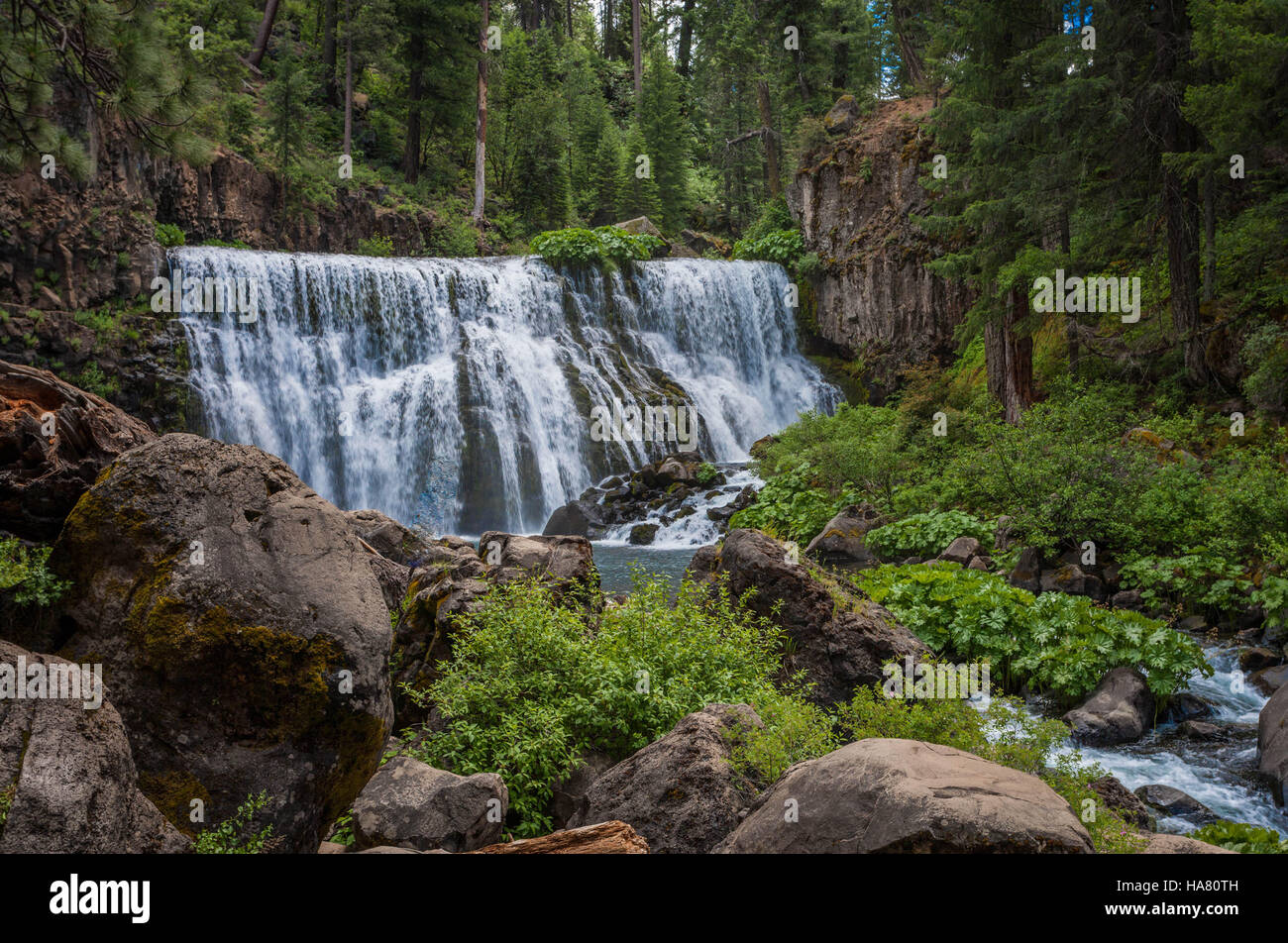 Water fall and mountains hi-res stock photography and images - Alamy