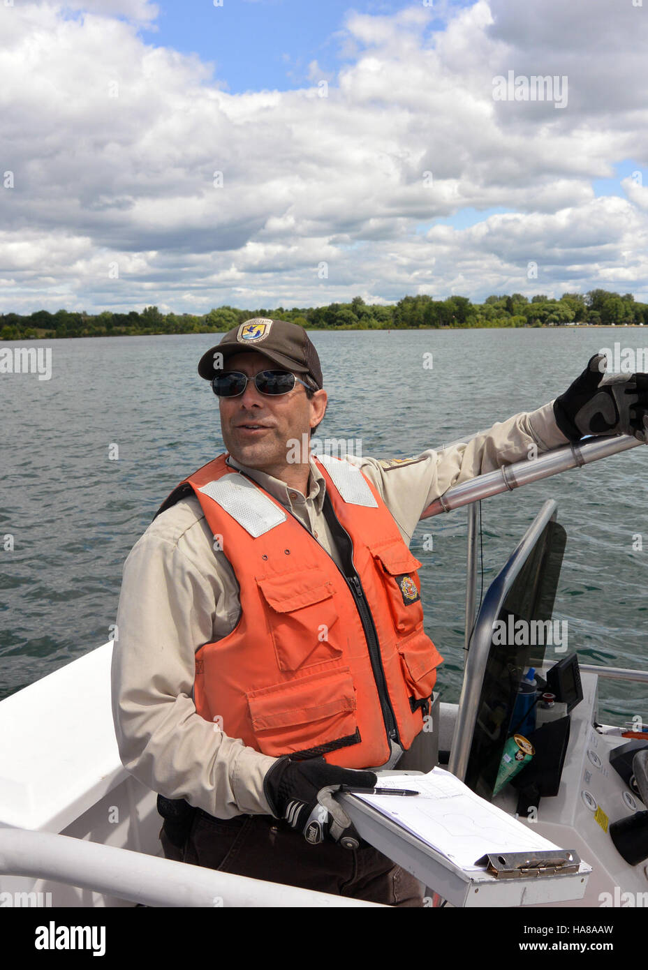 usfwsmidwest 14907880805 Dan Kochanski, Lampricide Control Physical Science Technician talks sea lamprey Stock Photo