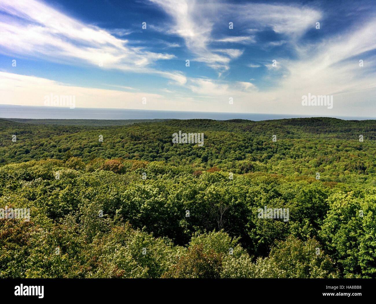 usfwsmidwest 17092903557 Lake Superior from Michigan's Upper Peninsula