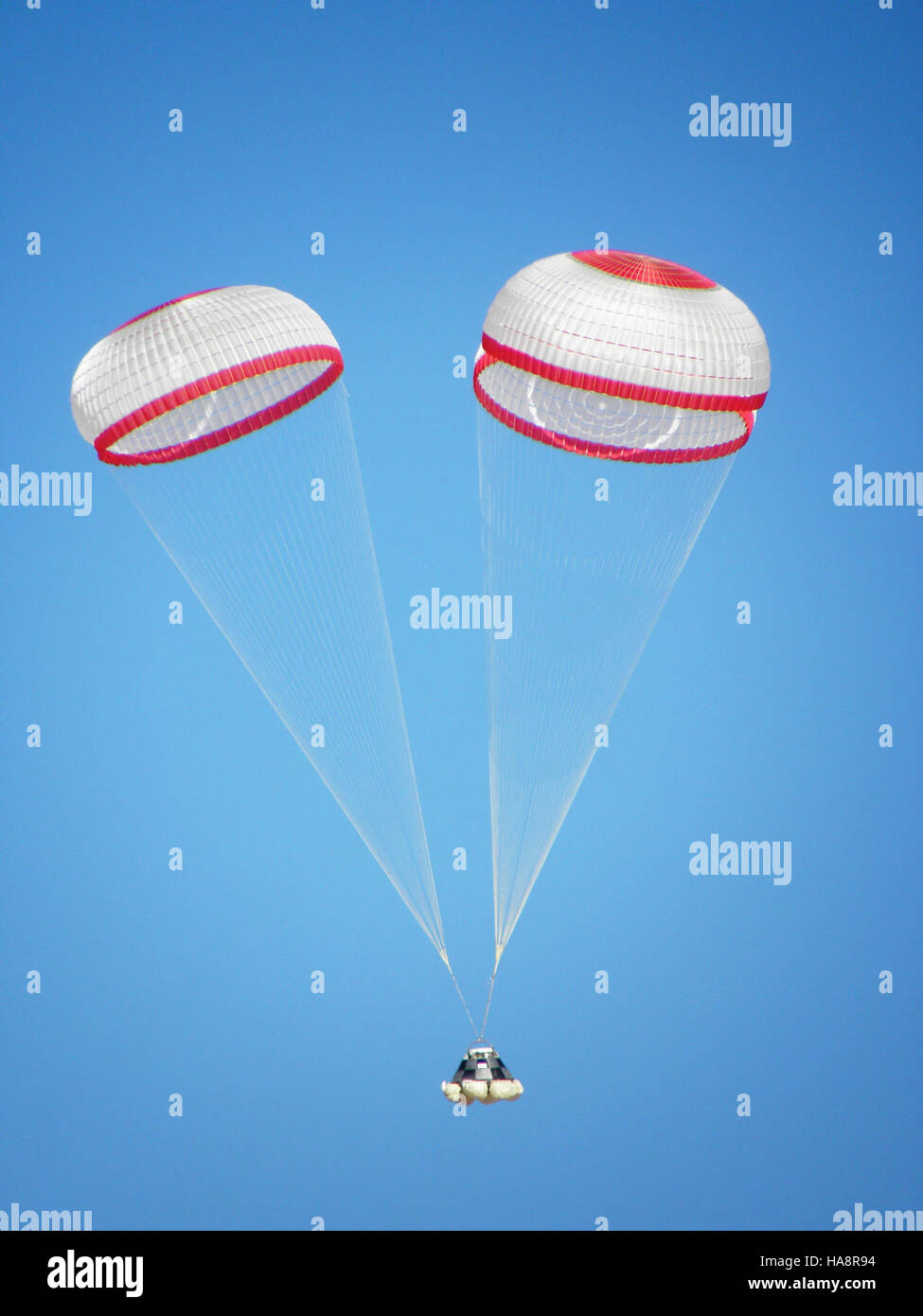 Parachute Reference Main parachutes hi-res stock photography and images - Alamy