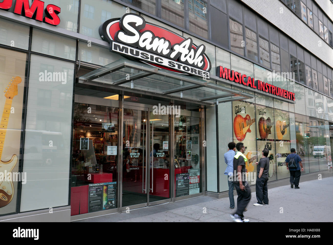 The Sam Ash Music Stores musical instruments store, 333 W. 34th Street, Manhattan, New York City, United States. Stock Photo