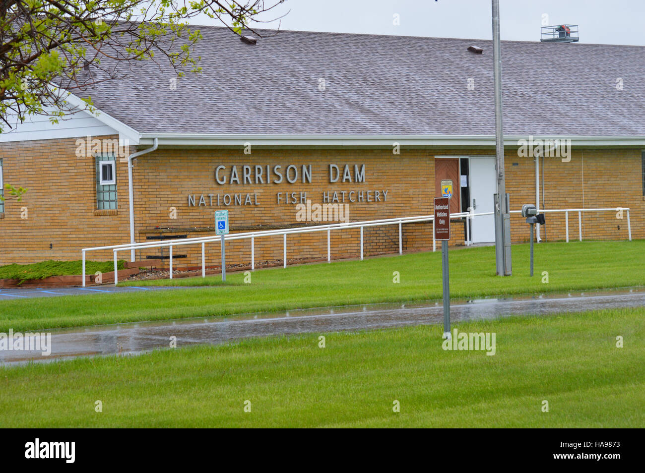 usfwsmtnprairie 9159770913 Garrison Dam National Fish Hatchery main