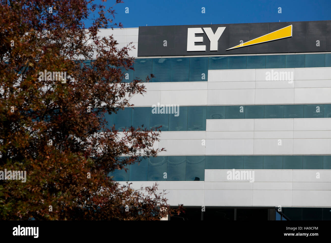 Ey ernst young hi-res stock photography and images - Alamy