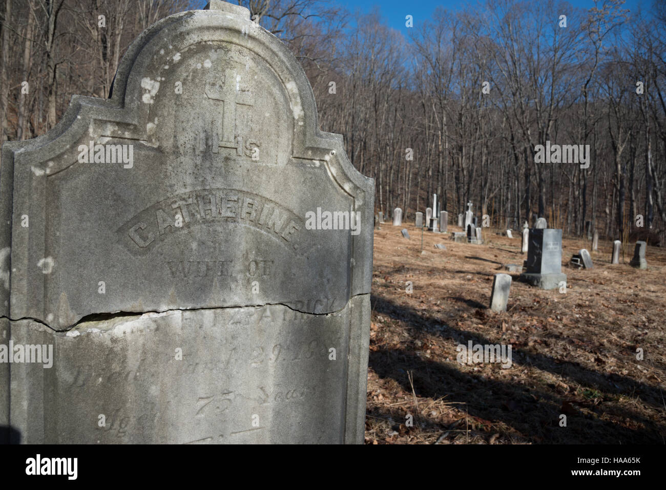 1800s 19th Century Headstones Stock Photo - Alamy