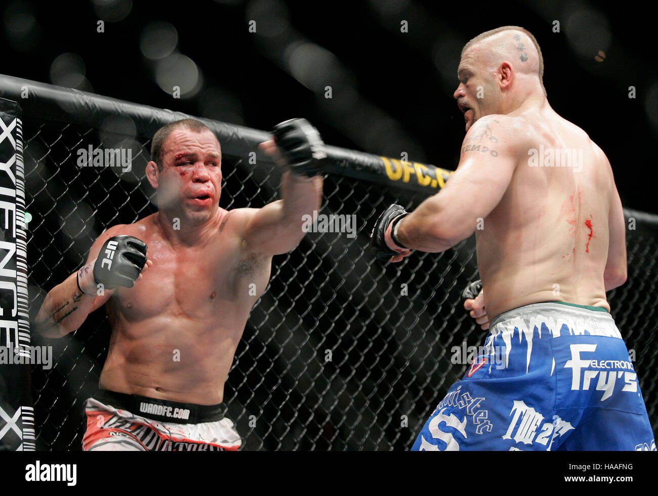 Chuck Liddell, right, fights Wanderlei Silva during UFC 79 at the