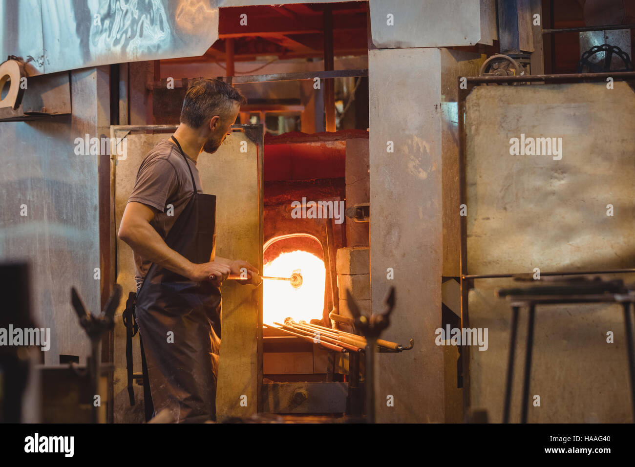 Glass heating hires stock photography and images Alamy