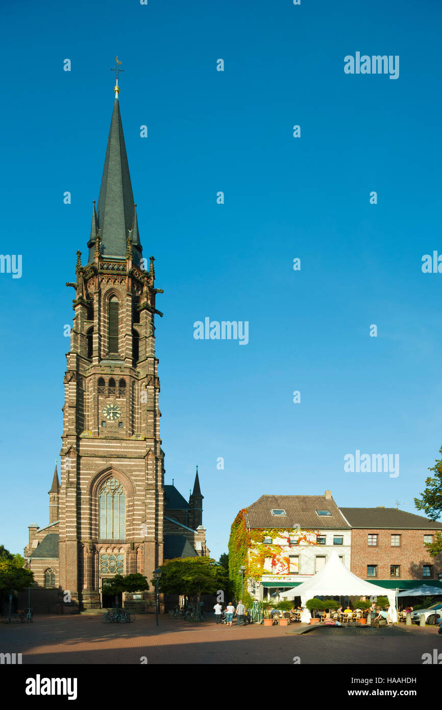 Deutschland, Nordrhein-Westfalen, Kreis Viersen, Schwalmtal-Waldniel, Pfarrkirche St. Michael (Schwalmtaldom), Stock Photo