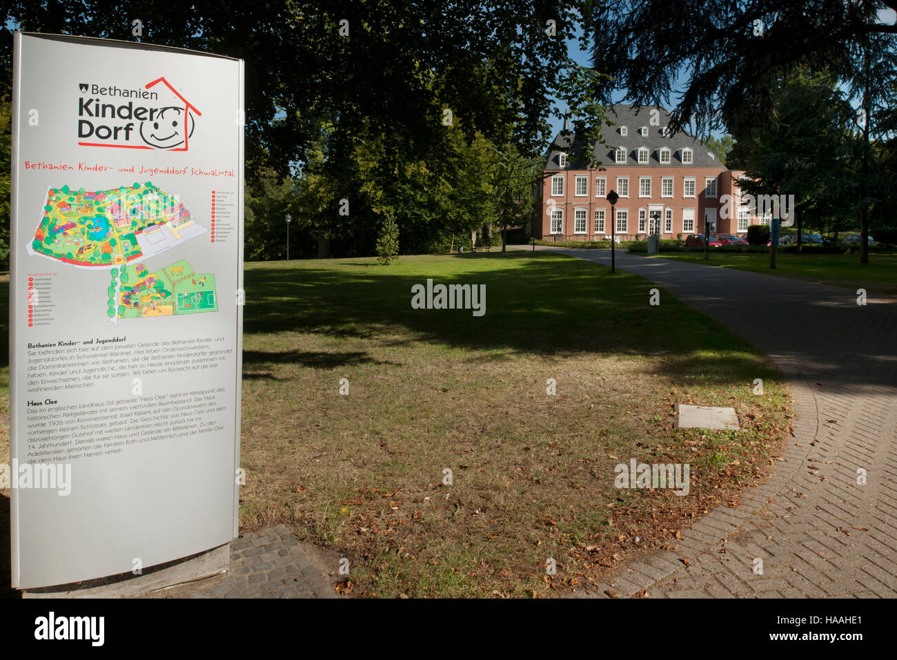 Deutschland, Nordrhein-Westfalen, Kreis Viersen, Schwalmtal-Waldniel, Kinderdorf Bethanien mit Haus Clee Stock Photo