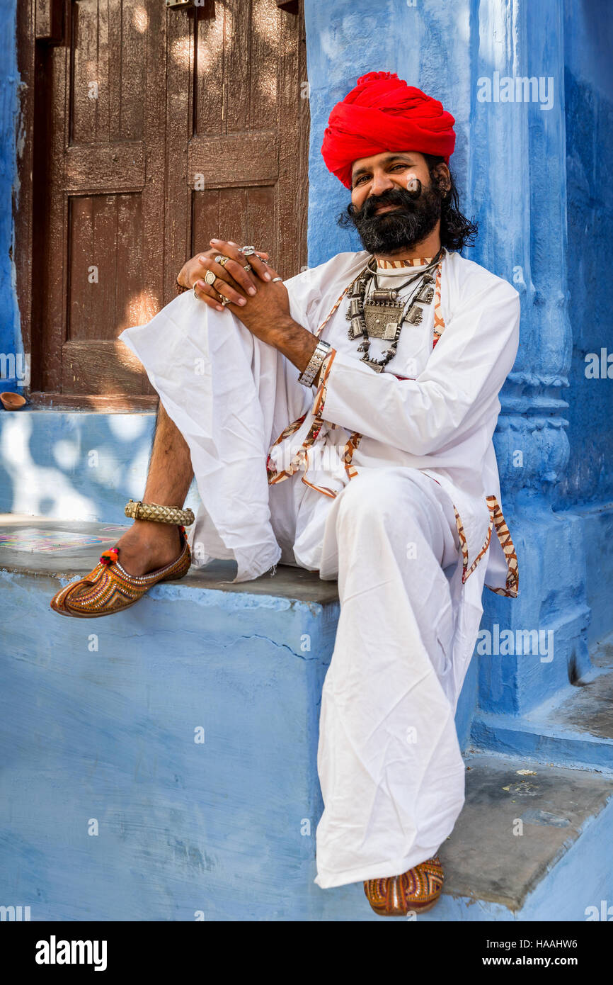 Man from Rajasthan dressed in traditional clothes, Jodhpur, Rajasthan, India Stock Photo