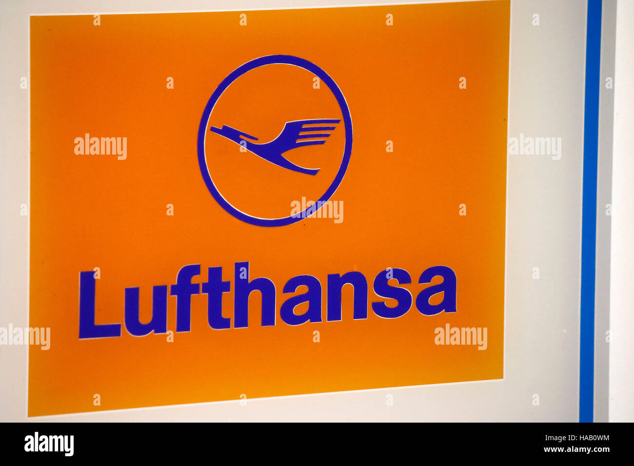 das Logo der Marke 'Lufthansa', Berlin. Stock Photo