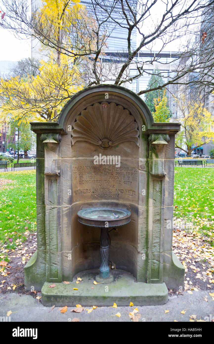 Fountains in portland hires stock photography and images Alamy