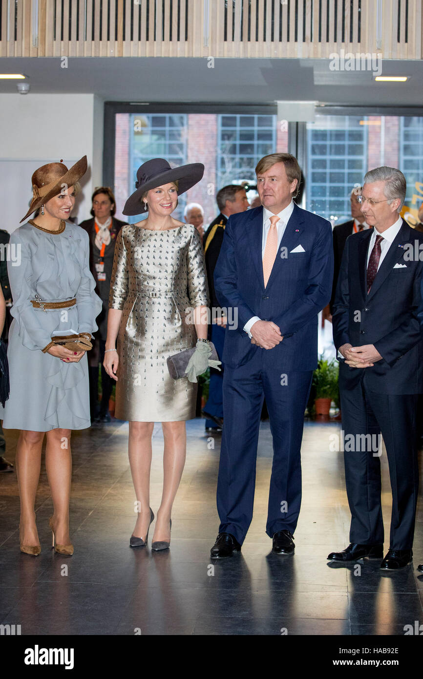 Amsterdam, Netherlands. 28th Nov, 2016. Amsterdam, 28-11-2016 King Willem-Alexander, Queen Máxima, King Filip and Queen Mathilde visit to the Vlaams Cultuurhuis de Brakke Grond 1st day of the State-visit from HM King Filip and HM Queen Mathilde of Belgium to the Netherlands RPE/Albert Nieboer/NETHERLANDSOUT/Point de Vue Out - NO WIRE SERVICE - Photo: Rpe/Albert Nieboer/RoyalPress/dpa/Alamy Live News Stock Photo