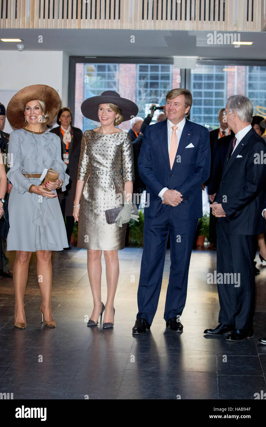 Amsterdam, Netherlands. 28th Nov, 2016. Amsterdam, 28-11-2016 King Willem-Alexander, Queen Máxima, King Filip and Queen Mathilde visit to the Vlaams Cultuurhuis de Brakke Grond 1st day of the State-visit from HM King Filip and HM Queen Mathilde of Belgium to the Netherlands RPE/Albert Nieboer/NETHERLANDSOUT/Point de Vue Out - NO WIRE SERVICE - Photo: Rpe/Albert Nieboer/RoyalPress/dpa/Alamy Live News Stock Photo