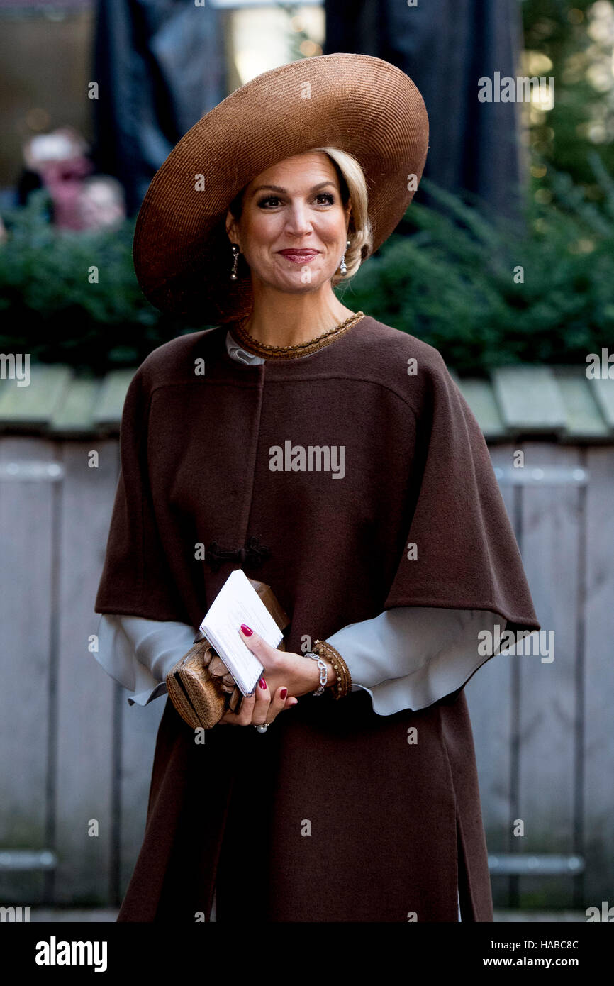 King Philippe and Queen Mathilde of Belgium and King Willem-Alexander and Queen Maxima of The Netherlands visits the Flemish culture house de Brakke Grond in Amsterdam, The Netherlands, 28 November 2016. Directer Mieke Renders guide the royal couples through the photo exhibition named Euregio-Maas-Rijn and writer Patrick Corillon introduce the show La Maison Vague to their majesties. The King and Queen of Belgium bring a 3 day state visit to the Netherlands. Photo: Patrick van Katwijk NETHERLANDS OUT POINT DE VUE OUT   - NO WIRE SERVICE - Photo: Patrick van Katwijk/Dutch Photo Press/dpa Stock Photo