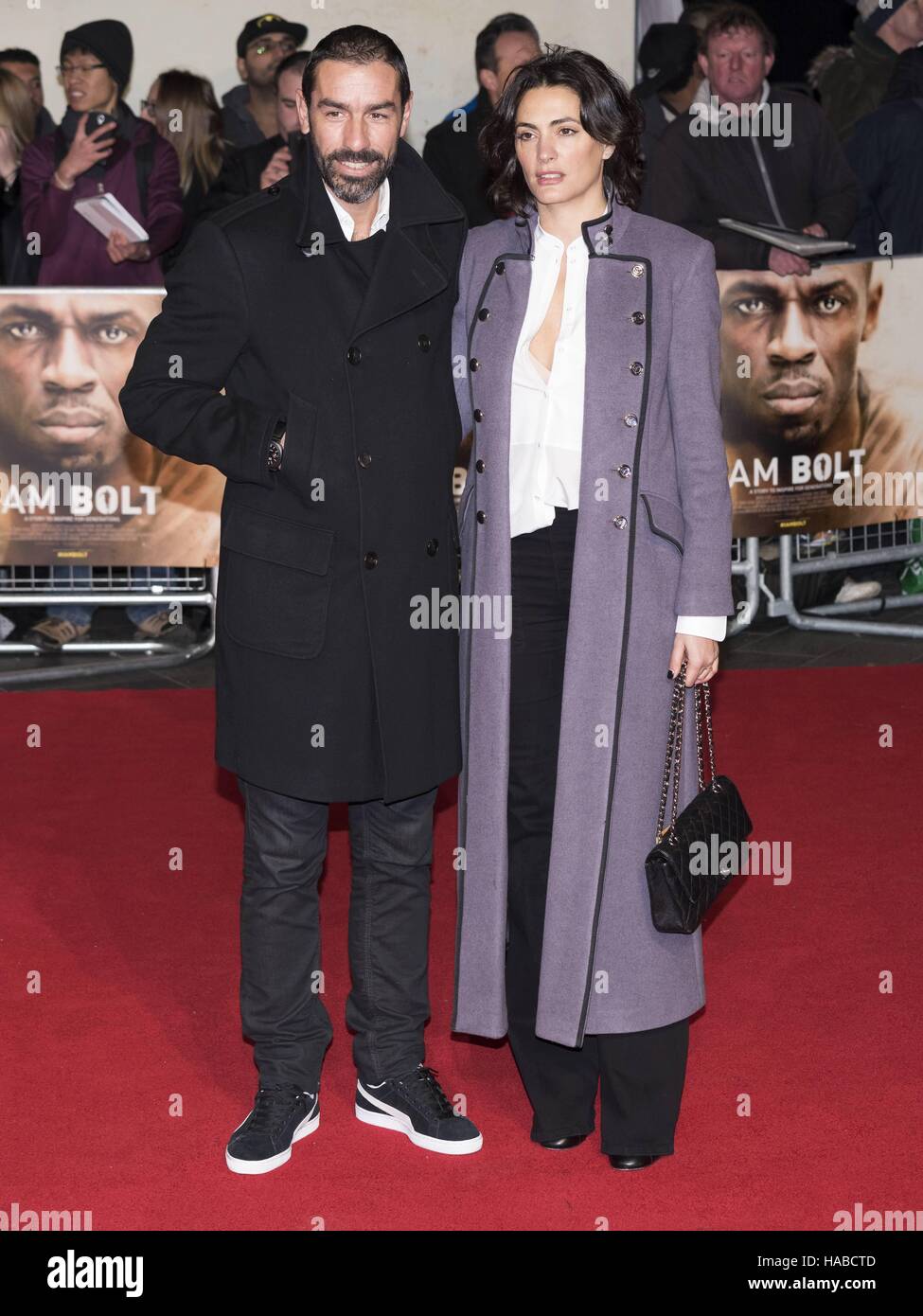 London, Grossbritannien. 28th Nov, 2016. Robert Pires and Jessica Lemarie attend ‚Äò I am Bolt ‚Äô World Premiere at Leicester Square in London, England (28/11/2016). | Verwendung weltweit © dpa/Alamy Live News Stock Photo