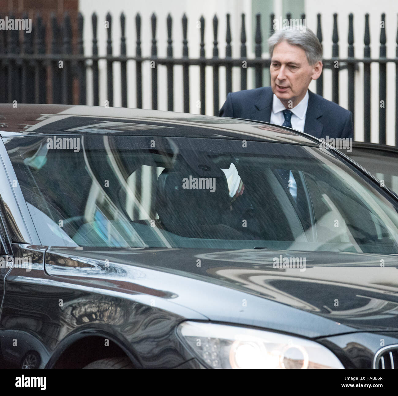 London, UK.  29th November, 2016. Phillip Hammond leaves Downing Street. Credit:  Ian Davidson/Alamy Live News Stock Photo