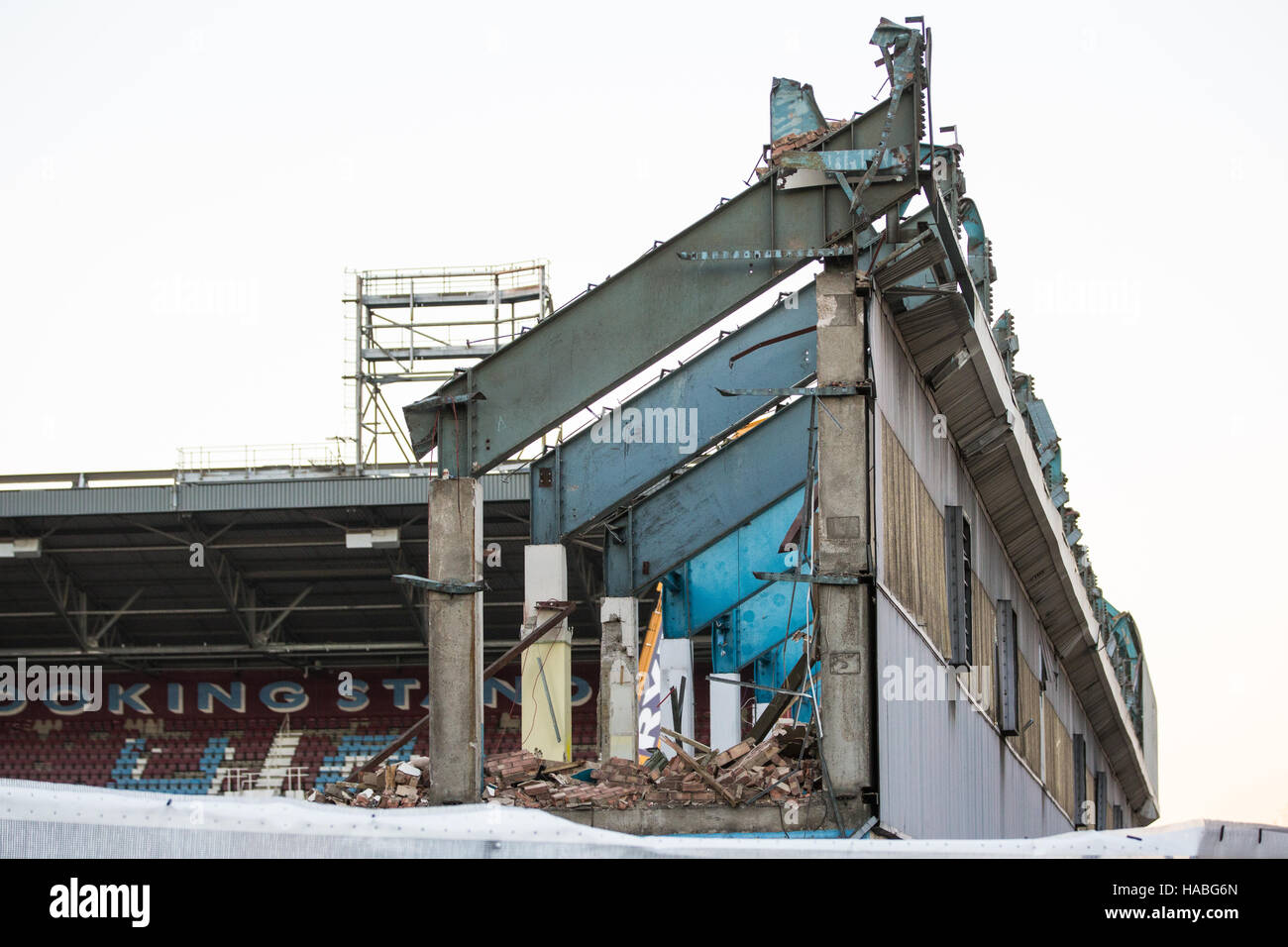 London, UK. 29th Nov, 2016. Heavy machinery is used to demolish the