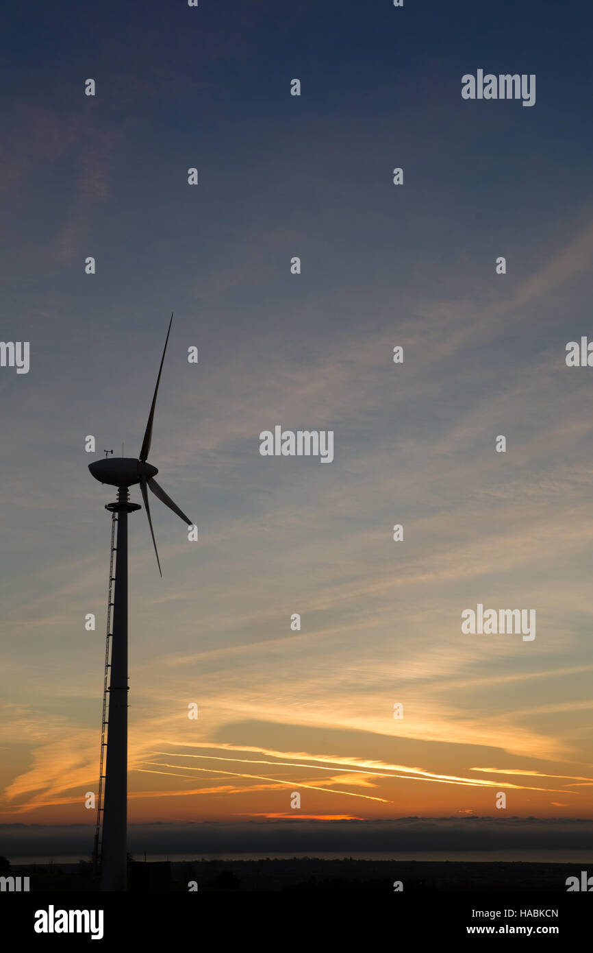 Rüzgar gülü, fener, gün batımı  Amazing sunsets, Wind turbine, Onshore wind