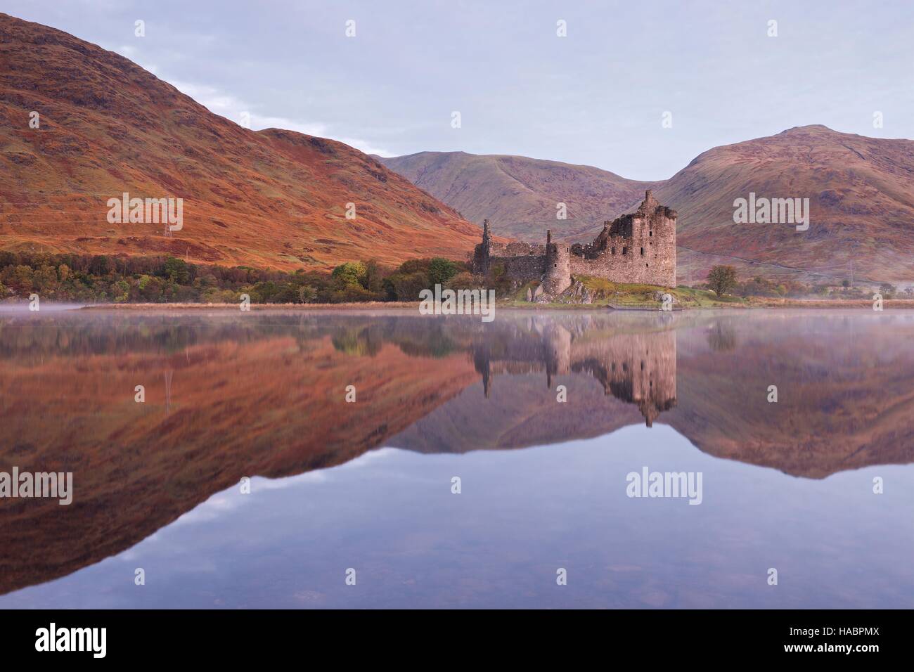 Autumn at Loch Awe with views to the ruins of Kilchurn Castle Stock Photo