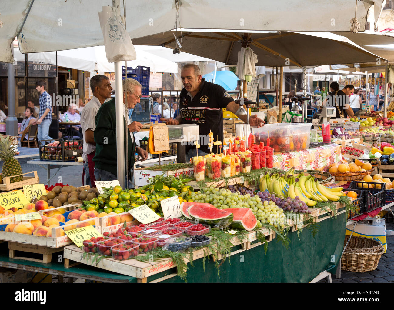 Employee merchant hi-res stock photography and images - Alamy