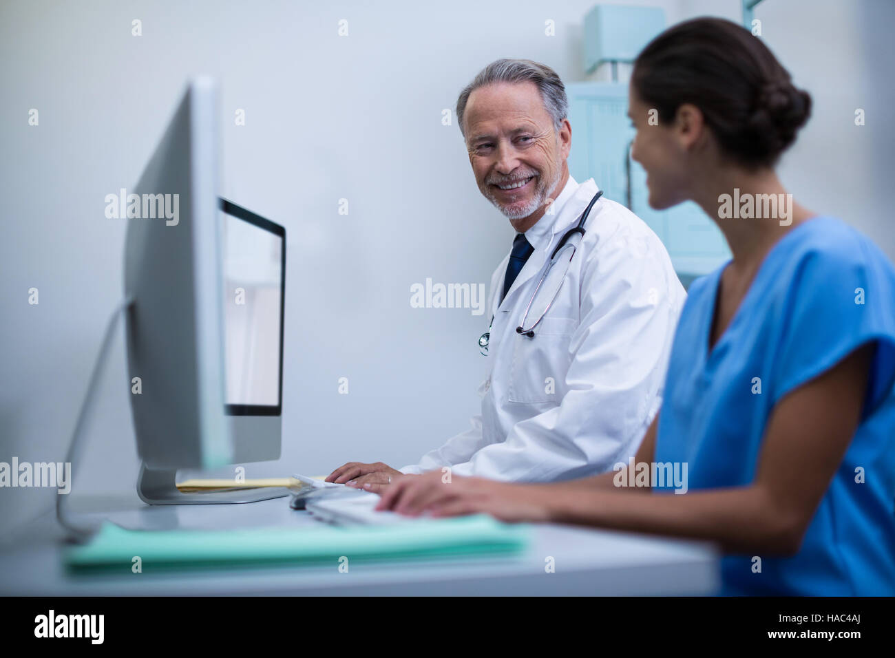 Nurses Working Together Computer Doctor and nurse working on computer Stock Photo - Alamy