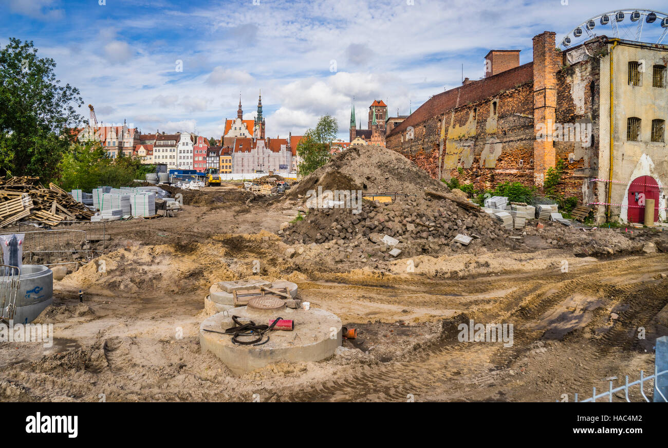 Poland, Pomerania, Gdansk (Danzig), WWII ruins give way for redevelopment on Granary Island (Speicherinsel/Wyspy Spichrzów) Stock Photo