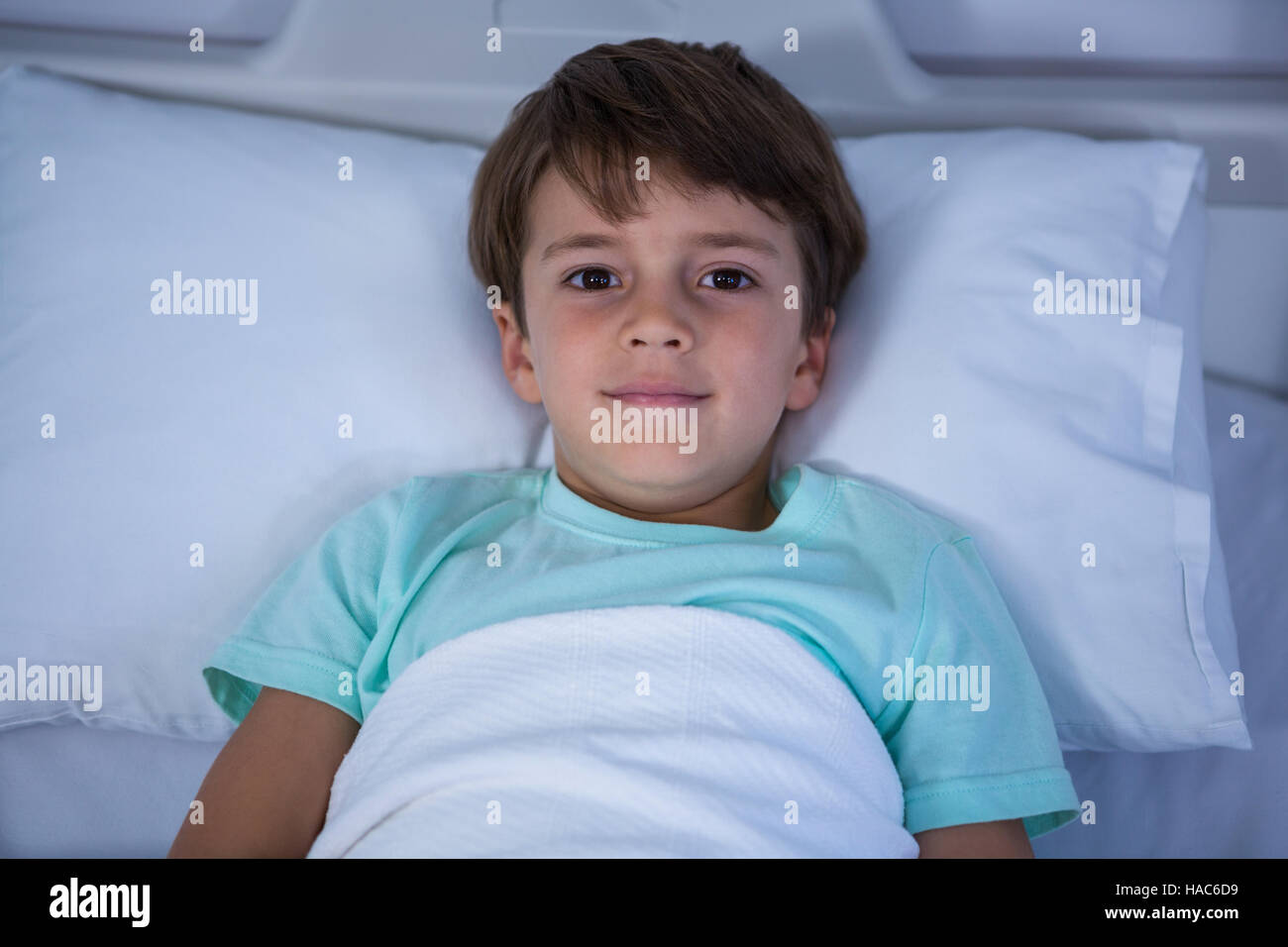 Patient resting in ward Stock Photo - Alamy