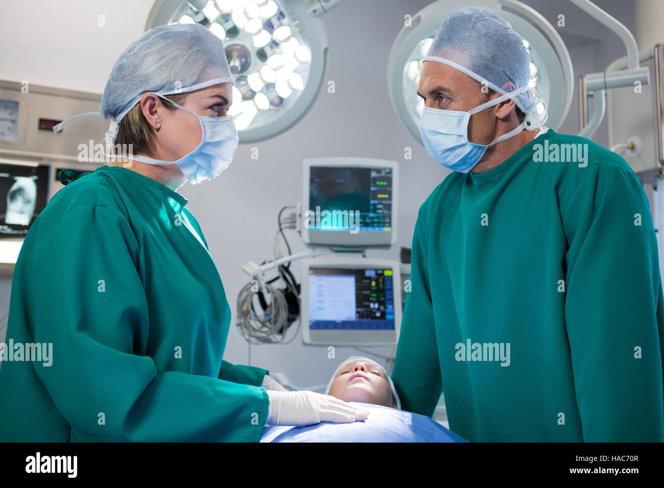 Красивые женщины хирурги. Катастрофа сериал 1986. What operation will an outpatient surgeon prescribe for a patient with breast fibroadenoma. Направление к врачу хирургу. Во что одет пациент на операции.