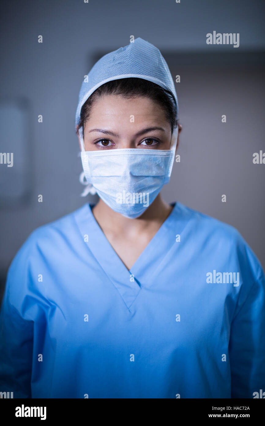 Portrait of female surgeon standing in operation room Stock Photo - Alamy