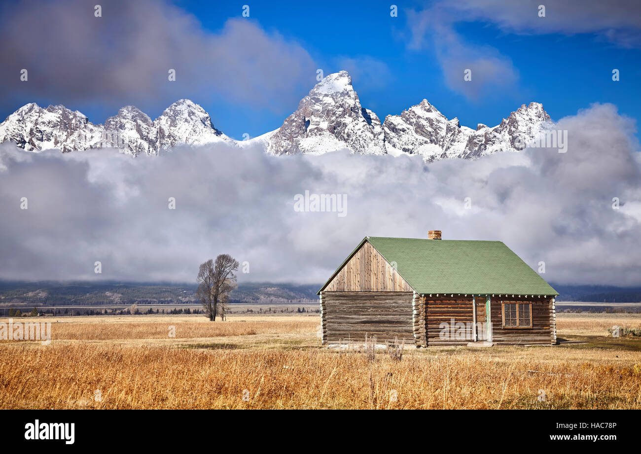 Teton mountain range with an old abandoned cottage (known also as Mormon Row or Antelope Flats) in the Grand Teton National Park, Wyoming, USA. Stock Photo