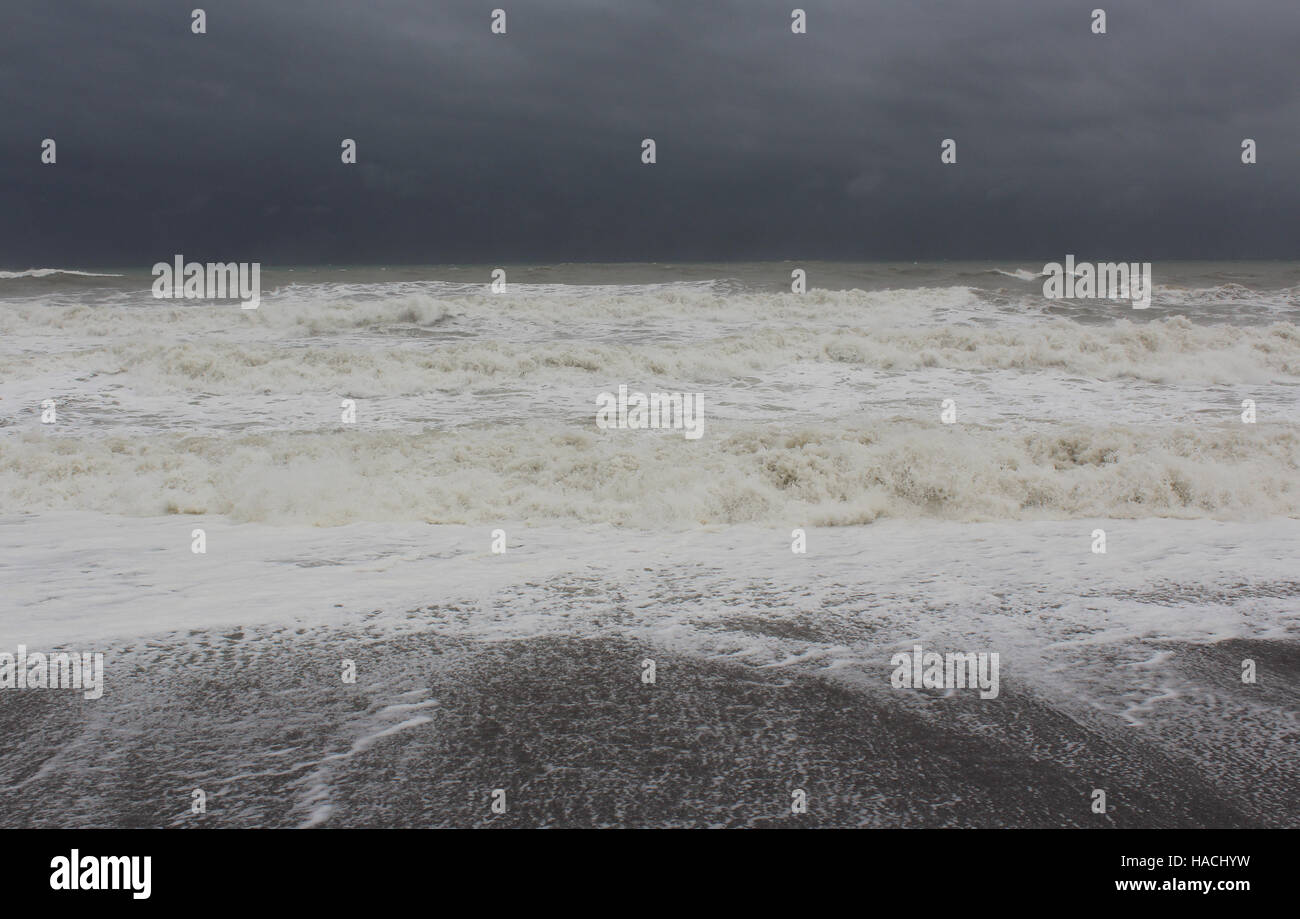 Dark waves and stormy beach hi-res stock photography and images - Alamy