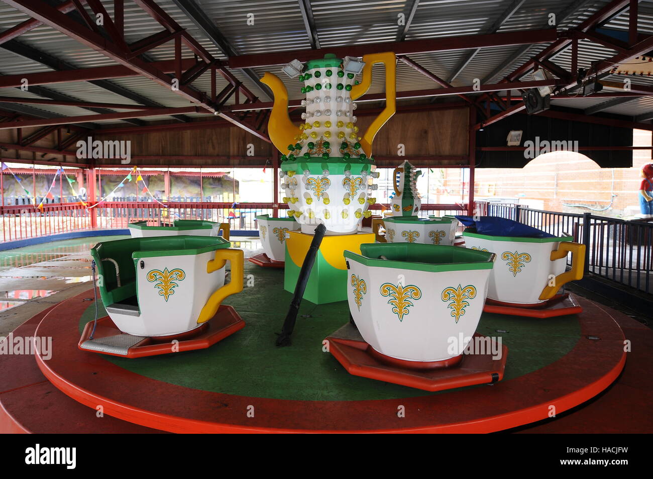 Teacups ride at Barry Island theme park in Barry, South Wales, UK Stock ...