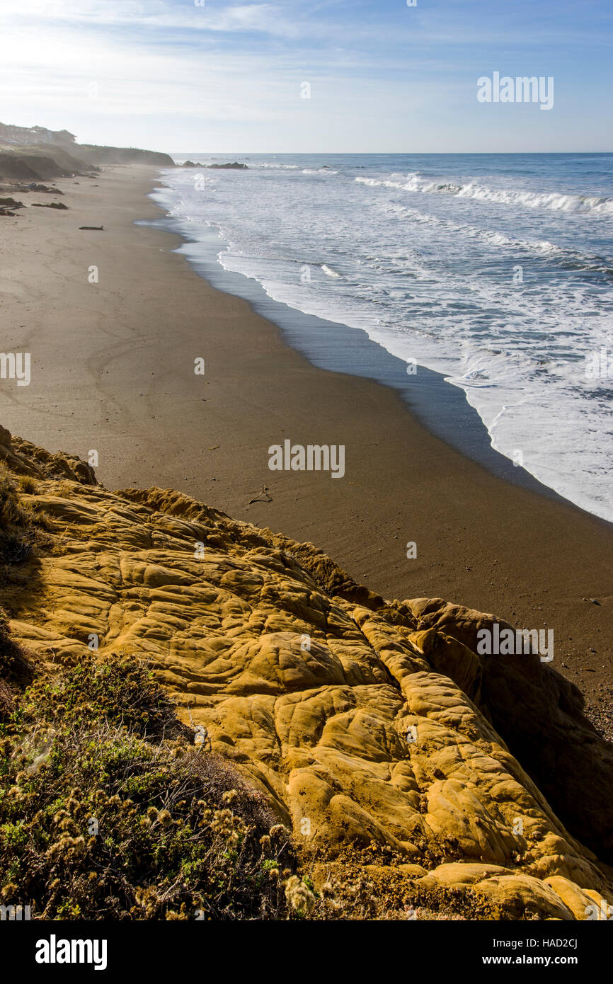 Beautiful empty beach sea hi-res stock photography and images - Alamy