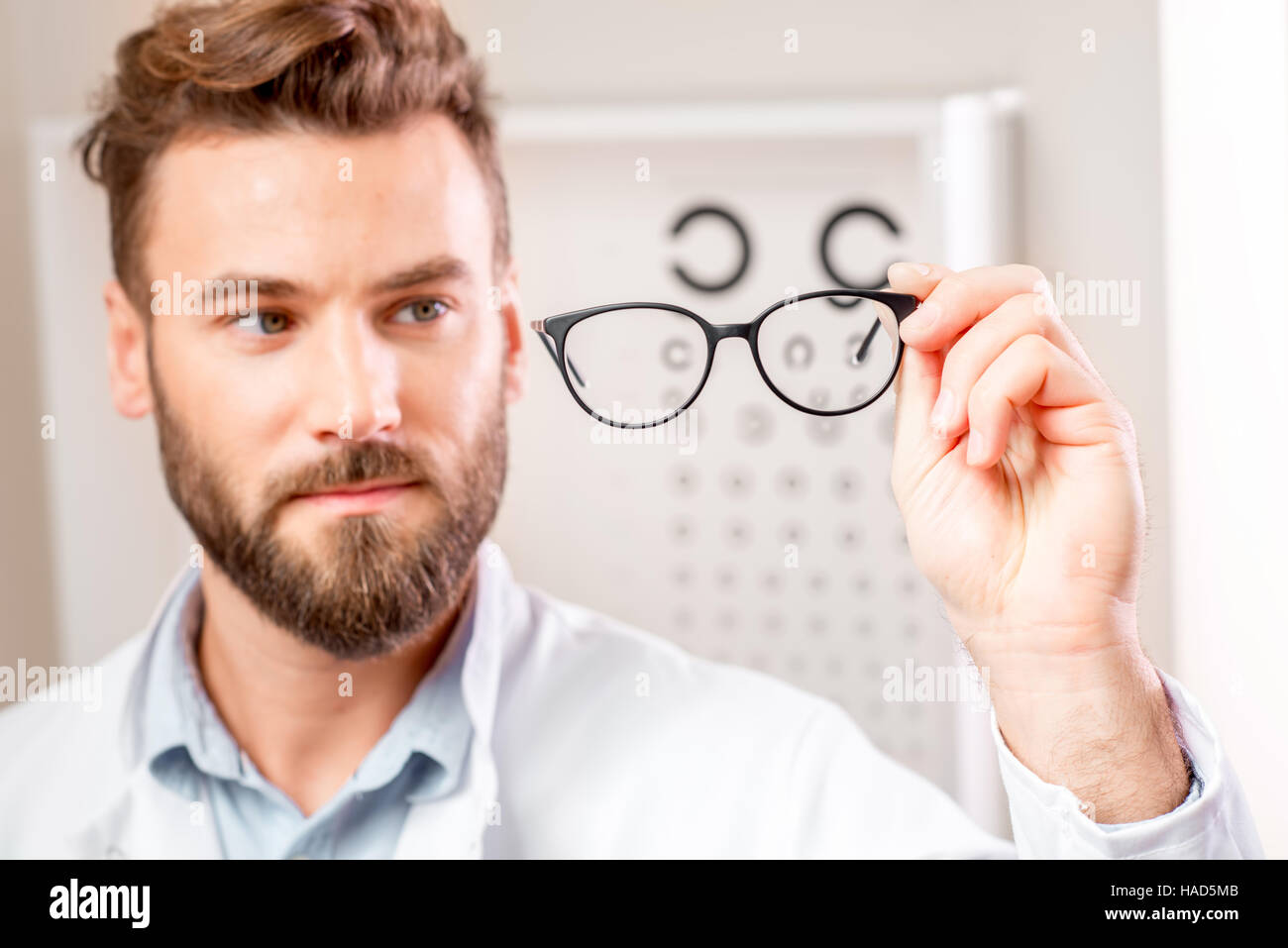 Doctor oculist hires stock photography and images Alamy