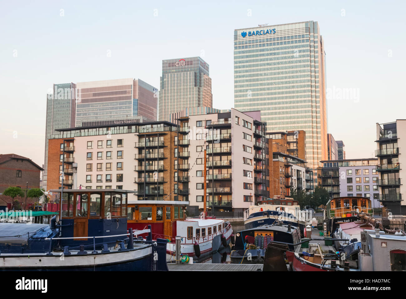 England, London, Docklands, Canary Wharf and Housing Stock Photo - Alamy