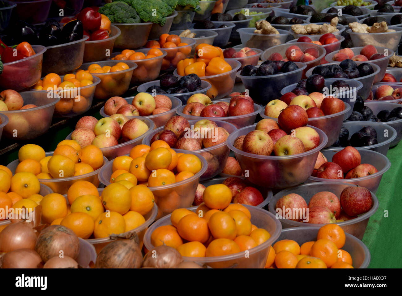 Fruits and vegetables bowl hires stock photography and images Alamy