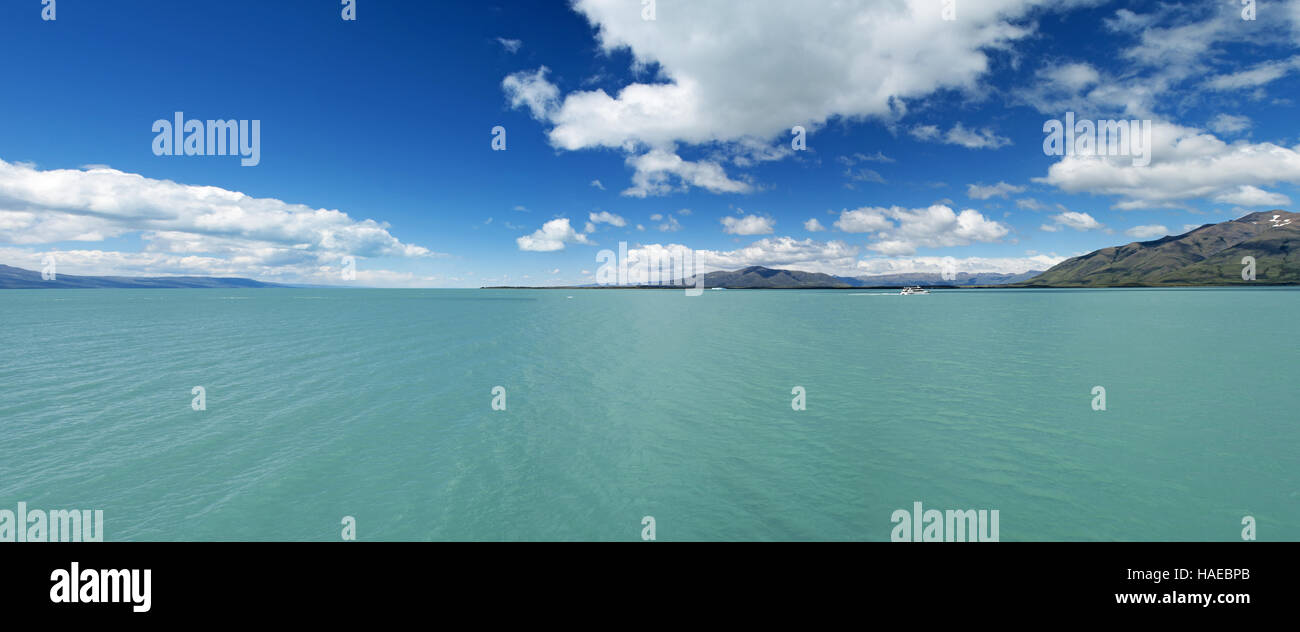 Patagonia, Argentina, lake cruise: the crystal clear water of Lake Argentino, the biggest freshwater lake in Argentina, in Los Glaciares National Park Stock Photo