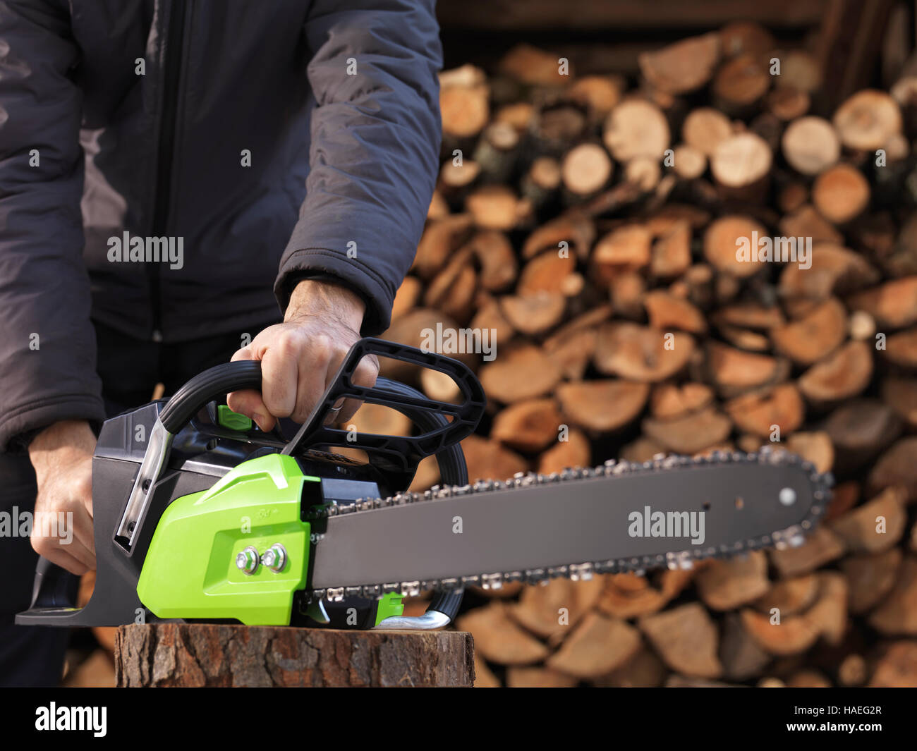 Chainsaw chain closeup hi-res stock photography and images - Alamy