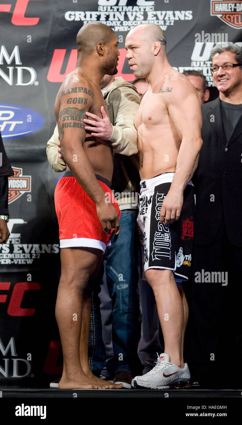 Wanderlei Silva, right, and, Quinton "Rampage" Jackson squareoff at
