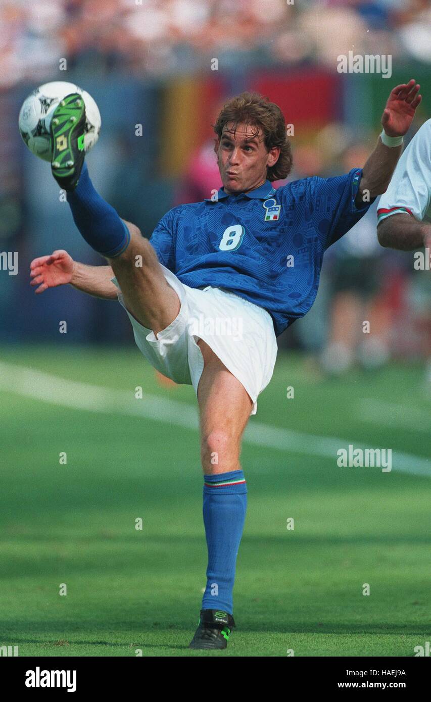 ROBERTO MUSSI & TORINO FC 1994 Photo - Alamy