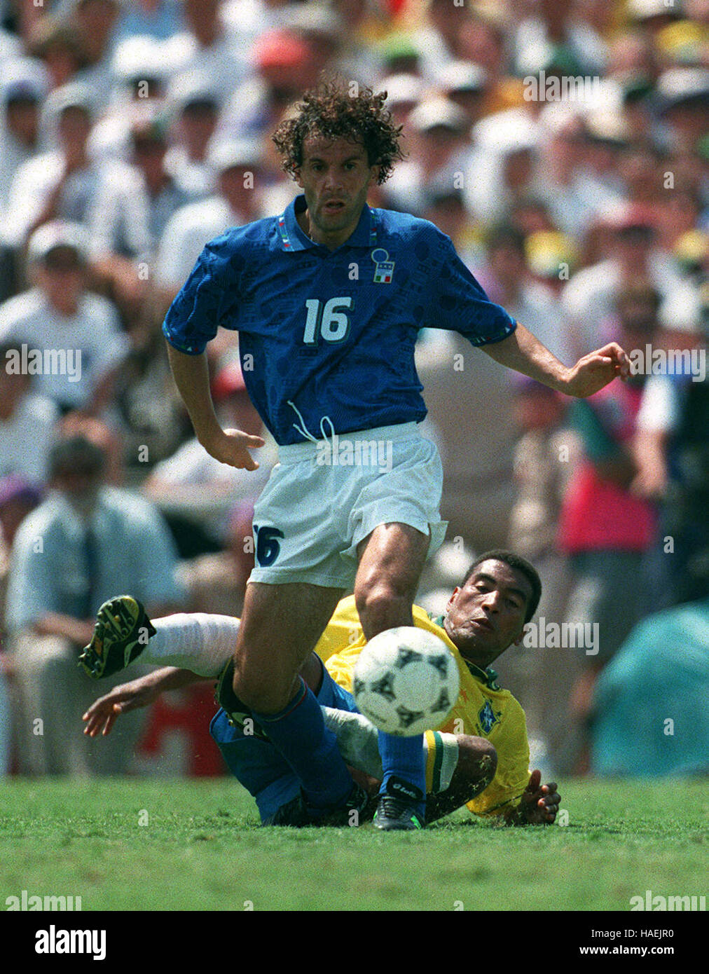 ROBERTO DONADONI & MAURO SILVA BRAZIL V ITALY WORLD CUP FINAL 17 July 1994 Stock Photo