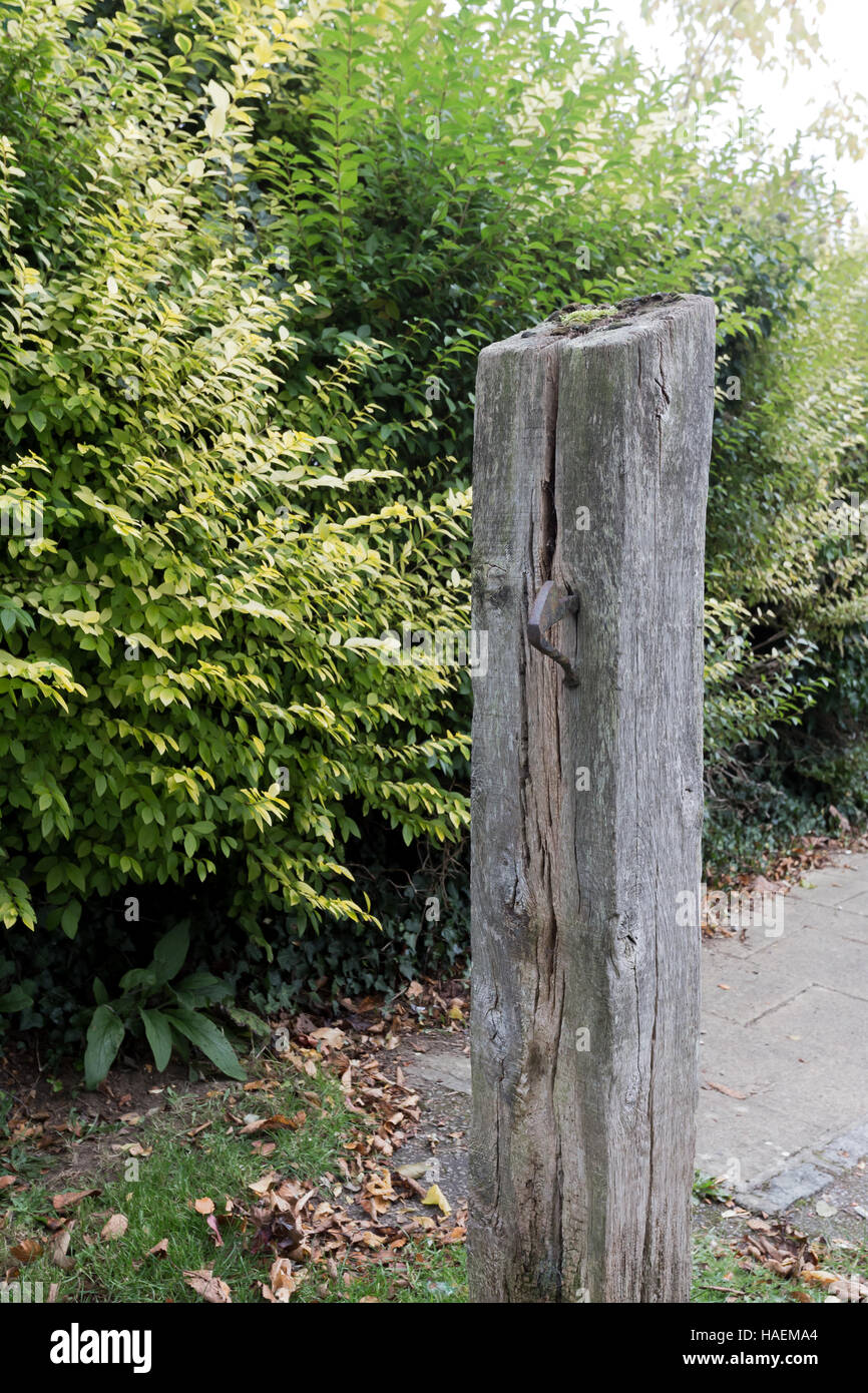 Weathered wood fence hi-res stock photography and images - Alamy