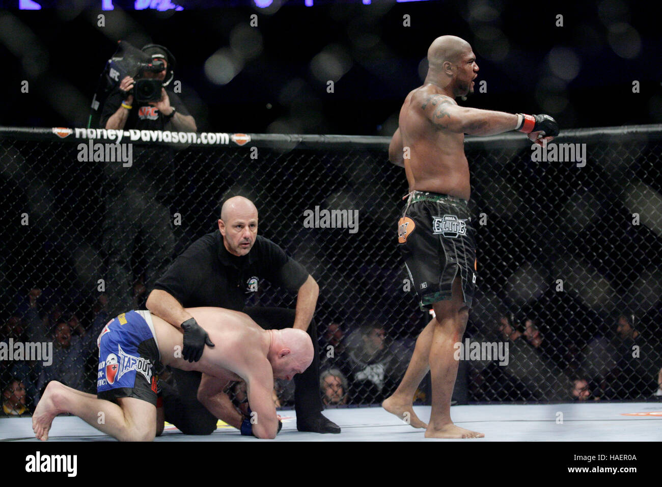 Quinton rampage jackson celebrates victory hi-res stock photography and ...