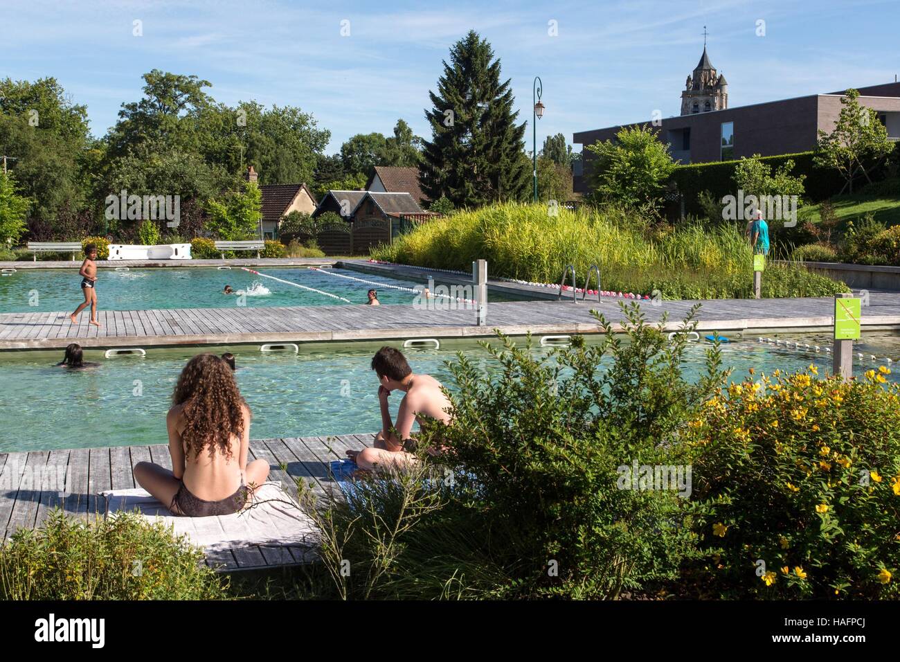 BAIGNADE BIOLOGIQUE, PISCINE ECOLOGIQUE / NATURAL SWIMMING POOL, ECOLOGICAL POOL Stock Photo